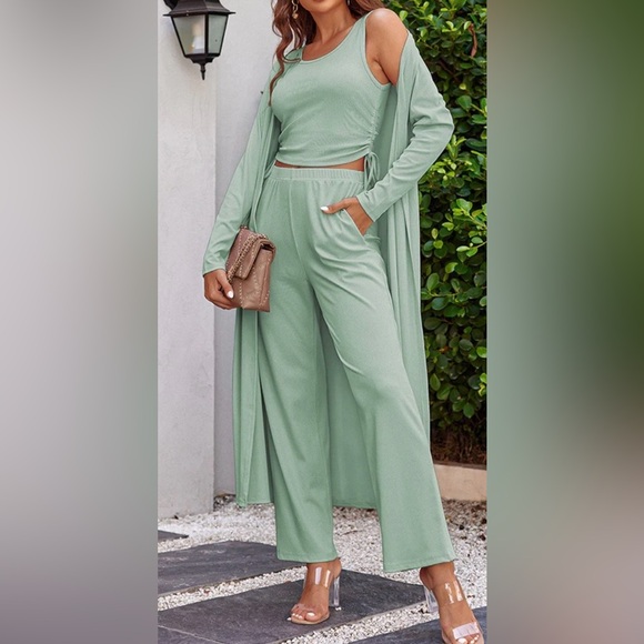 Ekouaer Pants - NWT Ekouaer Women's Green Jumpsuit Set